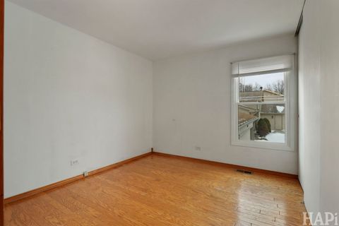 Tiny photo for 34 E Harbor Drive, Lake Zurich, IL 60047 (MLS # 12570705)