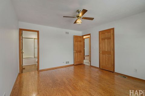 Tiny photo for 34 E Harbor Drive, Lake Zurich, IL 60047 (MLS # 12570705)