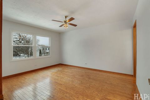 Tiny photo for 34 E Harbor Drive, Lake Zurich, IL 60047 (MLS # 12570705)
