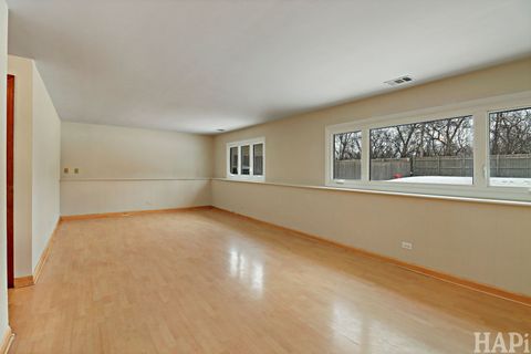 Tiny photo for 34 E Harbor Drive, Lake Zurich, IL 60047 (MLS # 12570705)