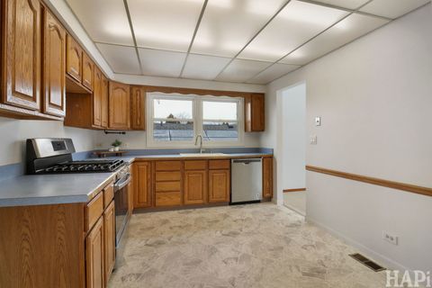 Tiny photo for 34 E Harbor Drive, Lake Zurich, IL 60047 (MLS # 12570705)