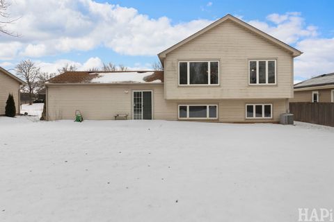 Tiny photo for 34 E Harbor Drive, Lake Zurich, IL 60047 (MLS # 12570705)