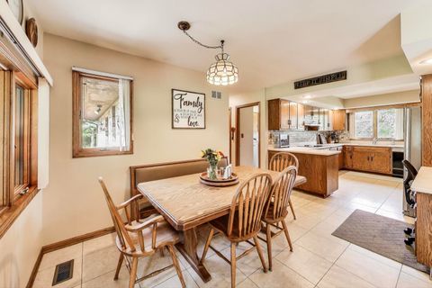 Tiny photo for 3 Jane Court, Hawthorn Woods, IL 60047 (MLS # 12492574)