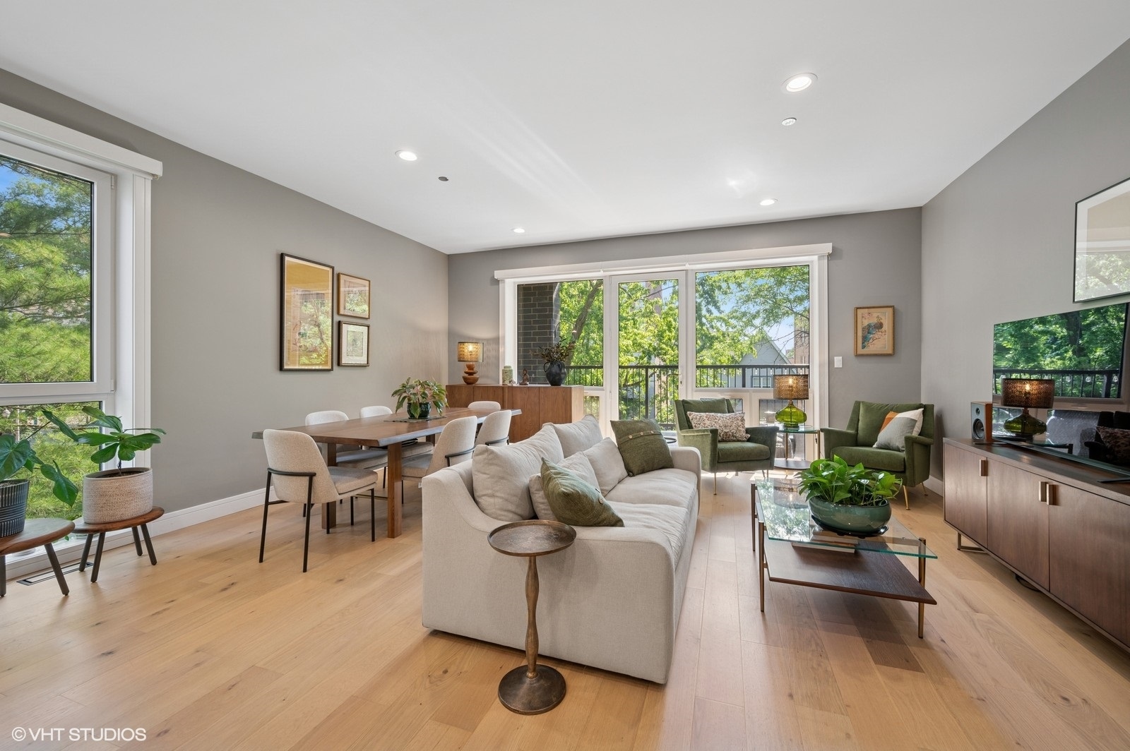 4932 N Kenmore Avenue 2N