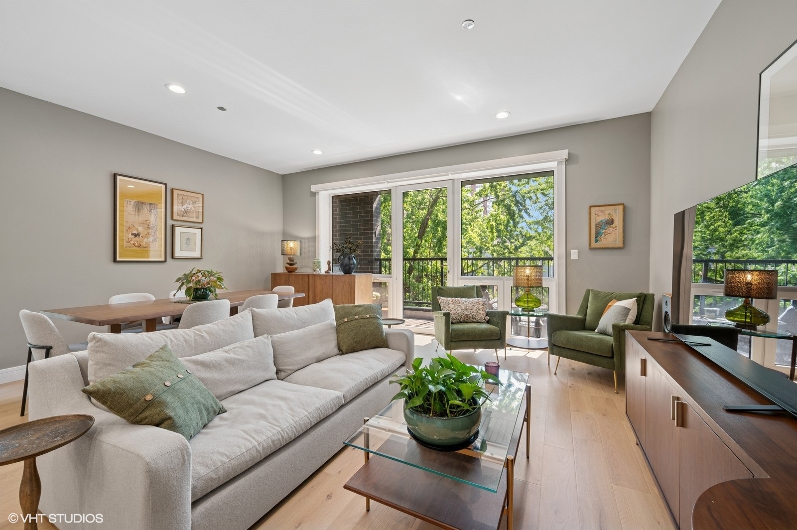 4932 N Kenmore Avenue 2N