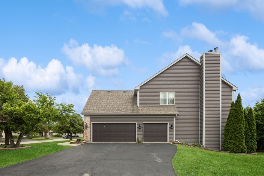 2 12 Lakes Court
