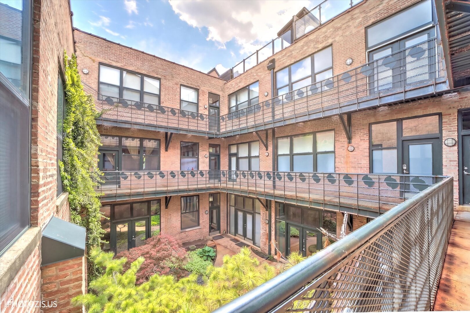 2250 W Ohio Street 209
