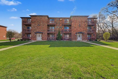 Photo of 1003 Spruce Street #3B, Glendale Heights, IL 60139 (MLS # 12608219)