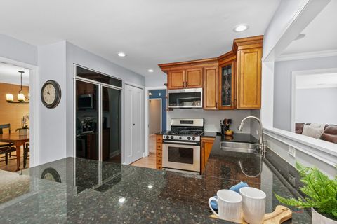 Tiny photo for 5 Whitby Circle, Lincolnshire, IL 60069 (MLS # 12566370)