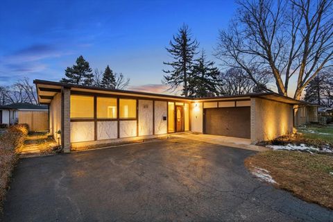 Photo of 255 E 170TH Street, South Holland, IL 60473 (MLS # 12541415)