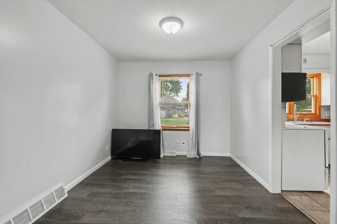 Tiny photo for 809 6th Avenue S, Clinton, IA 52732 (MLS # 12738721)