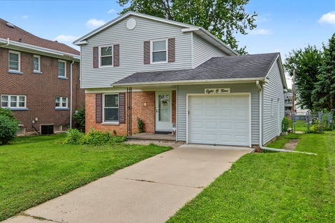 Tiny photo for 809 6th Avenue S, Clinton, IA 52732 (MLS # 12738721)