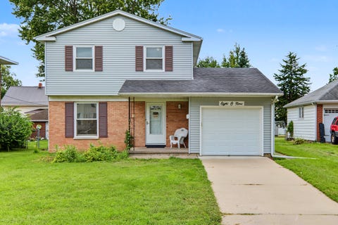 Photo of 809 6th Avenue S, Clinton, IA 52732 (MLS # 12738721)