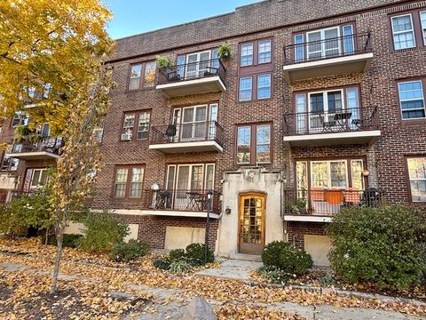 Photo of 307 N Prairie Street #9, Champaign, IL 61820 (MLS # 12513672)