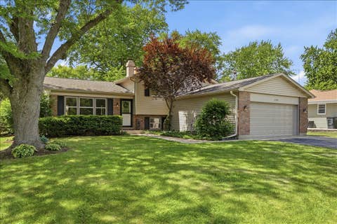 Photo of 1707 Cherrywood Lane, Lindenhurst, IL 60046 (MLS # 12644415)