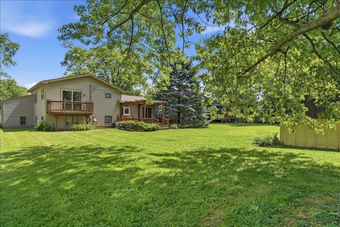 Tiny photo for 1707 Cherrywood Lane, Lindenhurst, IL 60046 (MLS # 12644415)