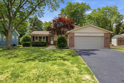 Tiny photo for 1707 Cherrywood Lane, Lindenhurst, IL 60046 (MLS # 12644415)