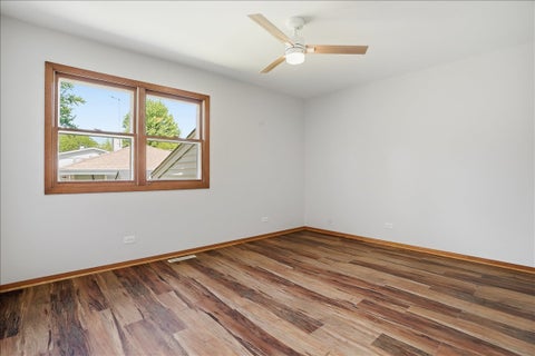 Tiny photo for 1707 Cherrywood Lane, Lindenhurst, IL 60046 (MLS # 12644415)
