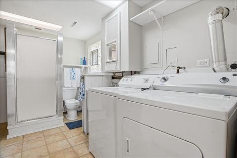 Tiny photo for 1707 Cherrywood Lane, Lindenhurst, IL 60046 (MLS # 12644415)