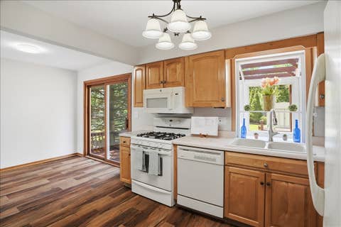 Tiny photo for 1707 Cherrywood Lane, Lindenhurst, IL 60046 (MLS # 12644415)