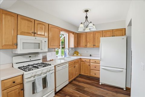 Tiny photo for 1707 Cherrywood Lane, Lindenhurst, IL 60046 (MLS # 12644415)