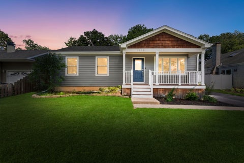 Photo of 1113 S Gables Boulevard, Wheaton, IL 60189 (MLS # 12734570)
