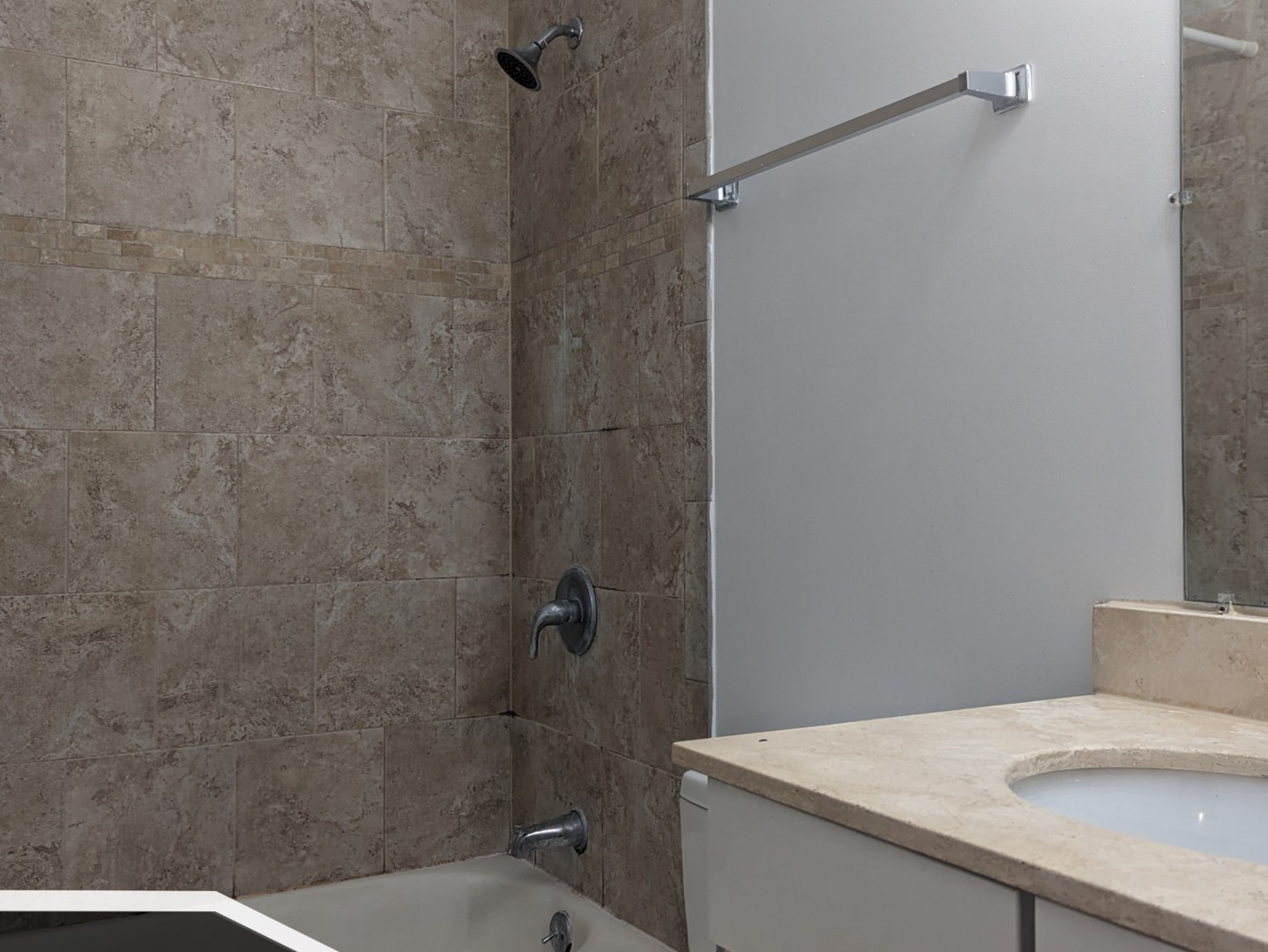 4715 N Sheridan Road 13N