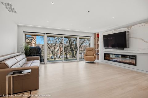 Tiny photo for 2 Oak Brook Club Drive #C303, Oak Brook, IL 60523 (MLS # 12599625)