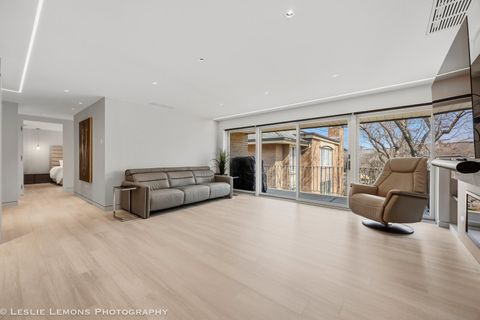 Tiny photo for 2 Oak Brook Club Drive #C303, Oak Brook, IL 60523 (MLS # 12599625)