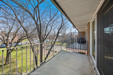 Tiny photo for 2 Oak Brook Club Drive #C303, Oak Brook, IL 60523 (MLS # 12599625)