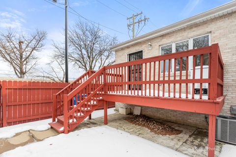 Tiny photo for 700 W 50th Street, Chicago, IL 60609 (MLS # 12565309)