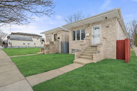 Photo of 700 W 50th Street, Chicago, IL 60609 (MLS # 12565309)