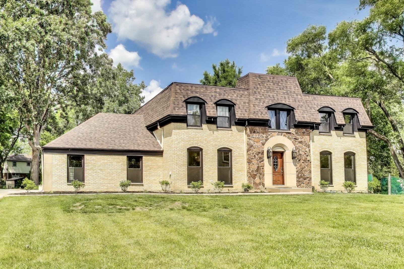 151 S Whitehall Court