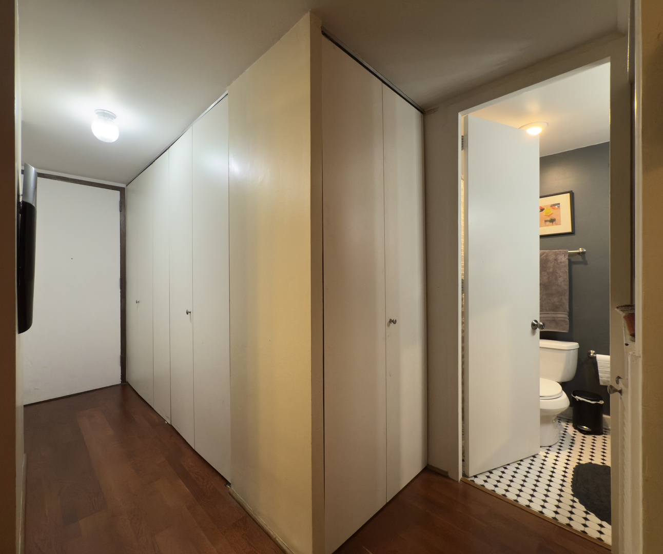 1 E Scott Street 407