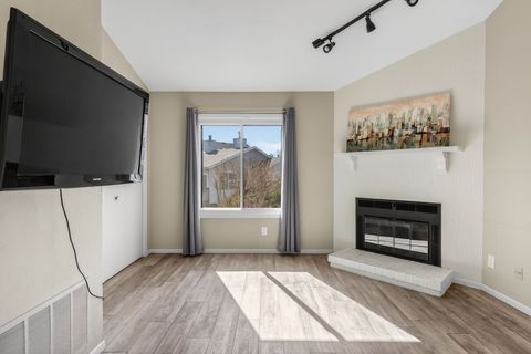 Tiny photo for 3409 Parkwild Drive #101, Bettendorf, IA 52722 (MLS # 12579395)