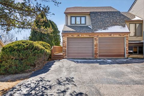 Photo of 3409 Parkwild Drive #101, Bettendorf, IA 52722 (MLS # 12579395)