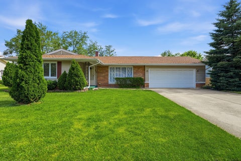 Photo of 213 Edgeware Road, Elk Grove Village, IL 60007 (MLS # 12677140)