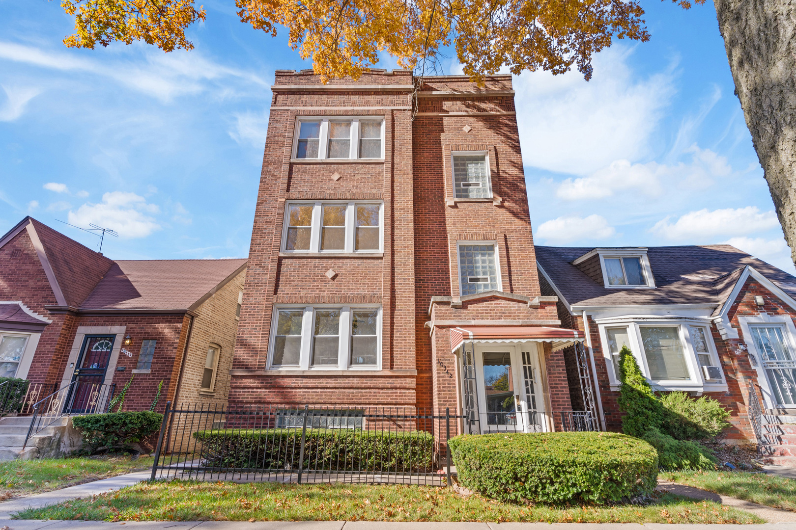 10342 S Calumet Avenue 3