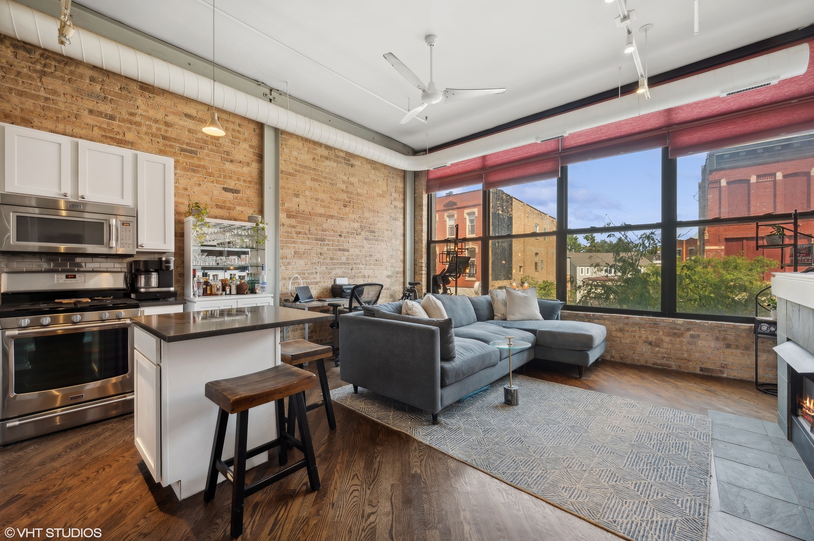 1400 N MILWAUKEE Avenue 201
