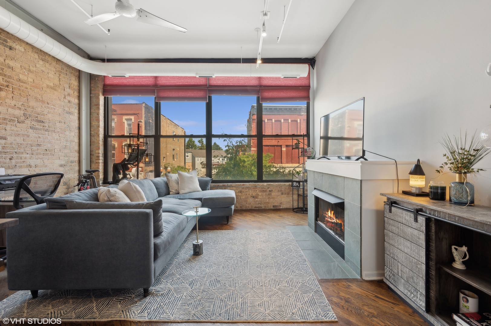 1400 N MILWAUKEE Avenue 201