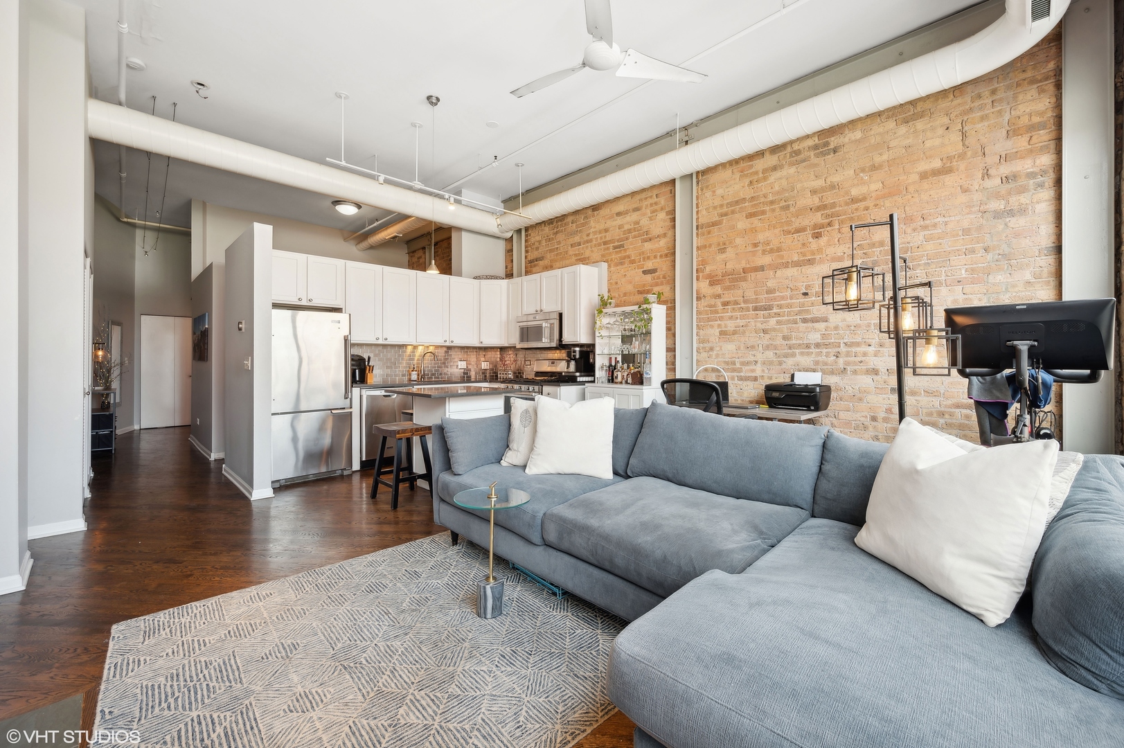 1400 N MILWAUKEE Avenue 201