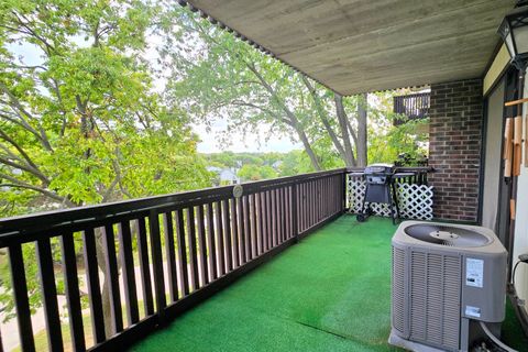 Tiny photo for 690 Chandler Road #305, Gurnee, IL 60031 (MLS # 12482447)