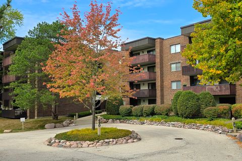 Photo of 690 Chandler Road #305, Gurnee, IL 60031 (MLS # 12482447)