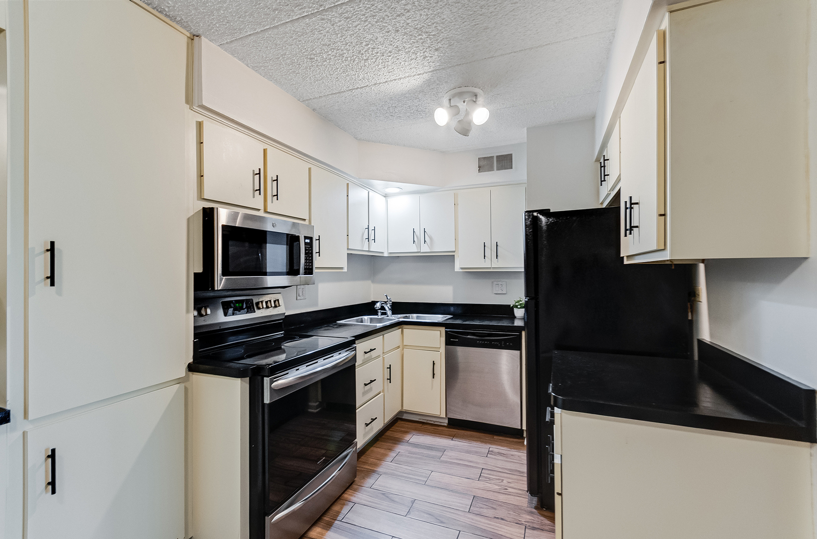 1620 Richmond Circle 106