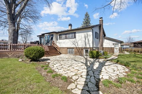 Tiny photo for 418 N Lancers Drive, Addison, IL 60101 (MLS # 12614086)