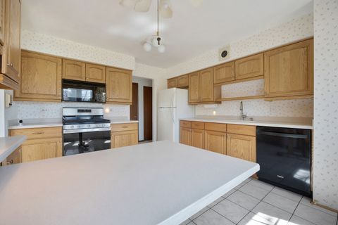 Tiny photo for 418 N Lancers Drive, Addison, IL 60101 (MLS # 12614086)