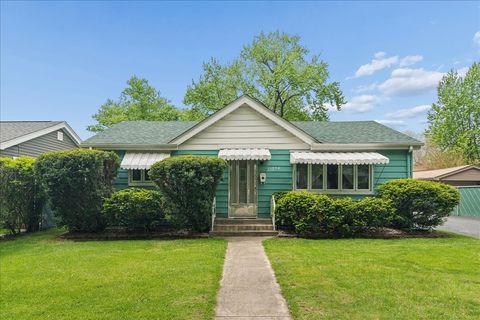 Photo of 11024 Oxford Avenue, Chicago Ridge, IL 60415 (MLS # 12630248)