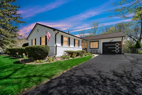 Photo of 4359 Lincoln Avenue, Rolling Meadows, IL 60008 (MLS # 12268244)