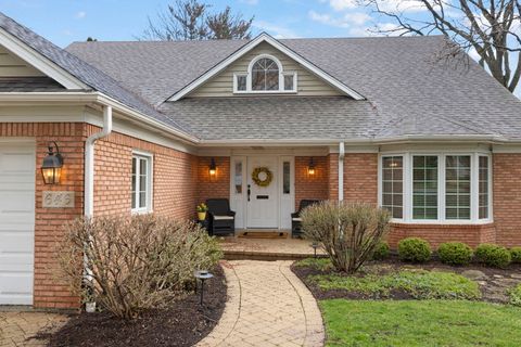 Tiny photo for 646 Highview Avenue, Glen Ellyn, IL 60137 (MLS # 12615052)