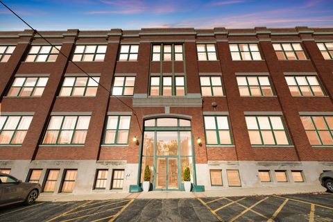 Tiny photo for 601 Linden Place #116, Evanston, IL 60202 (MLS # 12531433)